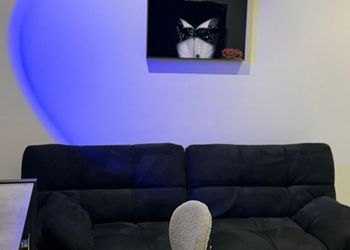 استديو بسرير ماستر  وبأثاث بسيط 