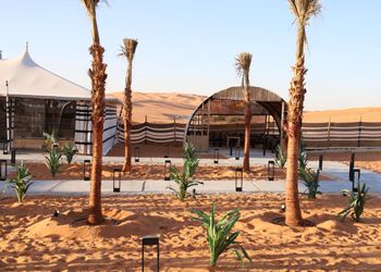 مخيم بجلسة خارجية واجواء ممتعة