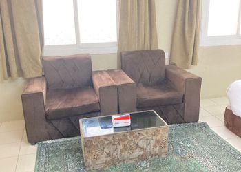 استديو بسرير ماستر وأثاث مريح 