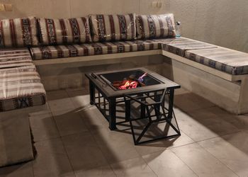 شاليه بمسطح اخضر ومسبح 