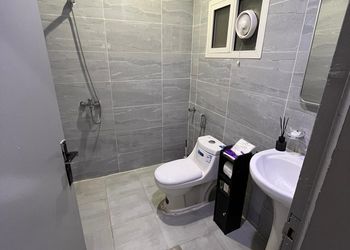 استديو بأثاث مريح وبسيط 