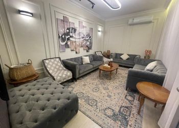 استراحة بمسطح اخضر وجلسة