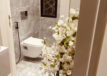 استديو بأثاث مريح وبسيط 