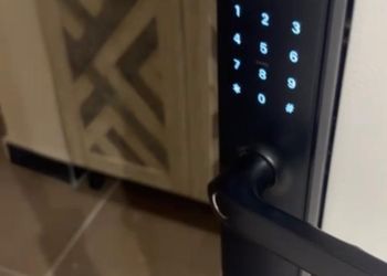 استديو بأثاث مريح وبسيط 