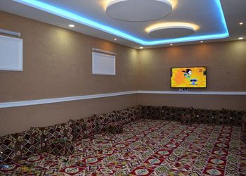 استراحة بصالة جلوس ومسبح خارجي