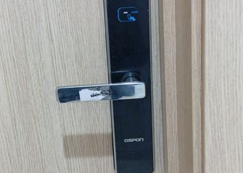 استديو بأثاث مريح وبسيط 