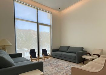 استراحة بصالة جلوس ومسبح 