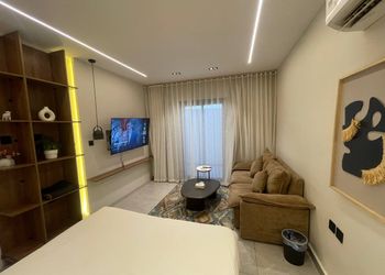 استديو بسرير ماستر وجلسة جانبية 