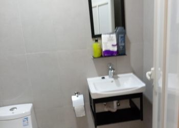 استديو بأثاث مريح وبسيط 