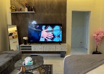 استديو بسرير ماستر وجلسة جانبية