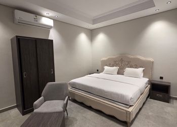 استديو بسرير ماستر وأثاث مريح 