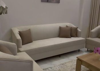 شقة بغرفة معيشة وغرفتين نوم 