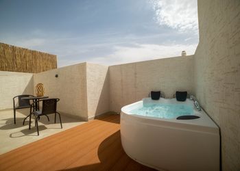 شقة بثلاث غرف نوم وجاكوزي