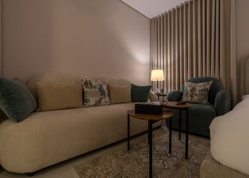 استديو بسرير ماستر وجلسة جانبية
