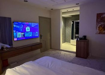 استديو بأثاث مريح وبسيط 