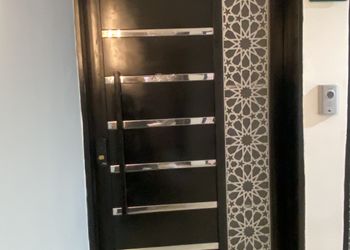 شقة بصالة أنيقة ودخول ذاتي