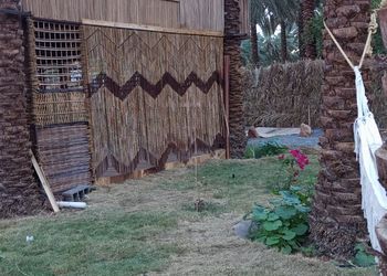 استراحة بجلسة خارجية ومسطح اخضر
