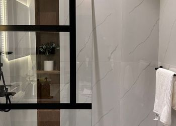 استديو بأثاث مريح وبسيط 