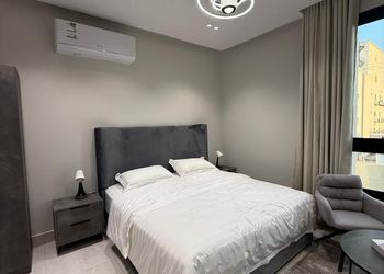 استديو هادئ بسرير ماستر