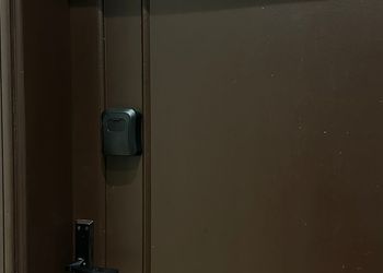 استديو بأثاث مريح وبسيط 