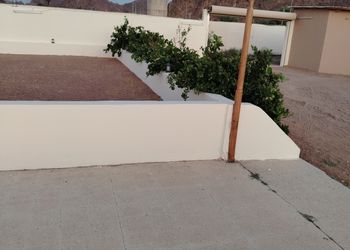 استراحة بمسبح خارجي ومجالس واسعة 