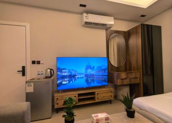 استديو بسرير ماستر وجلسة جانبية 