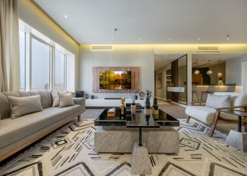 شقه مودرن تقع في برج سكني فاخر