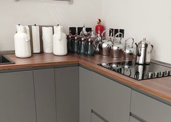 شاليه بمسطح اخضر و مسبح