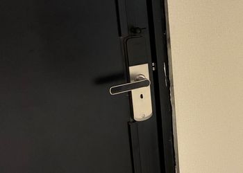 استديو بسرير ماستر وجلسة جانبية