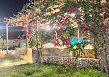 استراحة باطلالة على الجبل ومسبح 