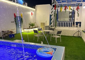 شاليه بألعاب مائية وجلسة خارجية