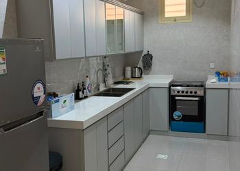 شاليه بصالة أنيقة وجلسة خارجية