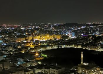 شقة بصالة جلوس وغرفتين نوم 