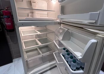 شقة اربع غرف نوم بصالة أنيقة