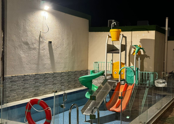 شاليه بمسطح اخضر