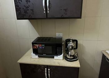 شقة بصالة وغرفتين نوم 
