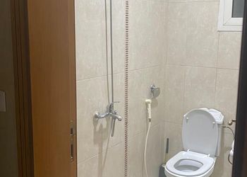 شقة بغرفة معيشة وغرفة نوم 