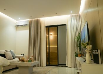 استديو بأثاث مريح وبسيط 