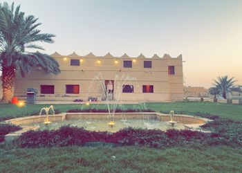 مزرعة بفيلا تراثية مودرن و إسطبل