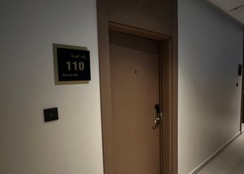 استديو بسرير ماستر وجلسة جانبية