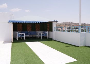شالية ثلاث غرف نوم وصالة وبلكونه