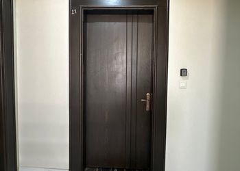 شقة بدخول ذاتي وصالة مريحة 