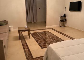 استديو بسرير ماستر وجلسة جانبية