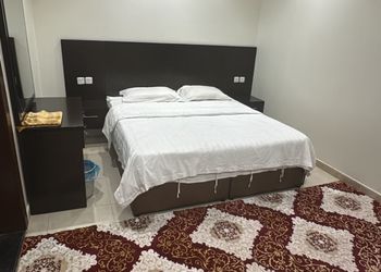 شقة بغرفة معيشة وغرفة نوم 