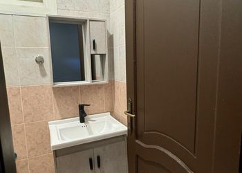 شقة بغرفة معيشة وغرفة نوم 