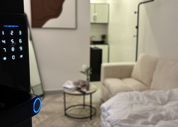 استديو بسرير ماستر وجلسة جانبية 
