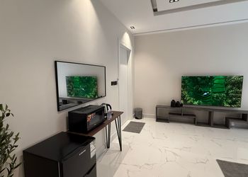 شقة بصالة أنيقة ودخول ذاتي