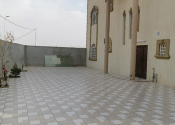 استديو بأثاث مريح وبسيط 