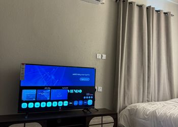 استديو هادئ بسرير ماستر