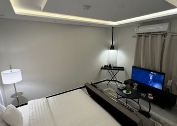 استديو بسرير ماستر وجلسة جانبية